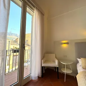https://bb-antichi-colori-cinisi.palermohotels.org